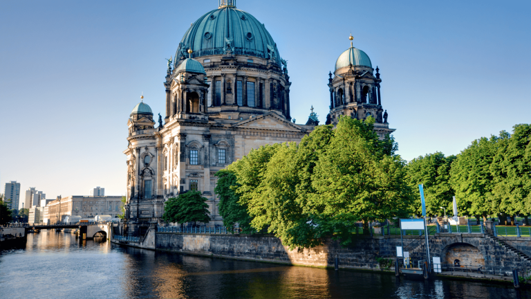 Access Financial: Arbeitnehmerüberlassung 2026: AÜG Rules & EOR Guide